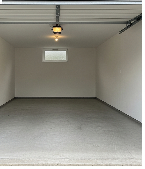 Lege garage na opruiming